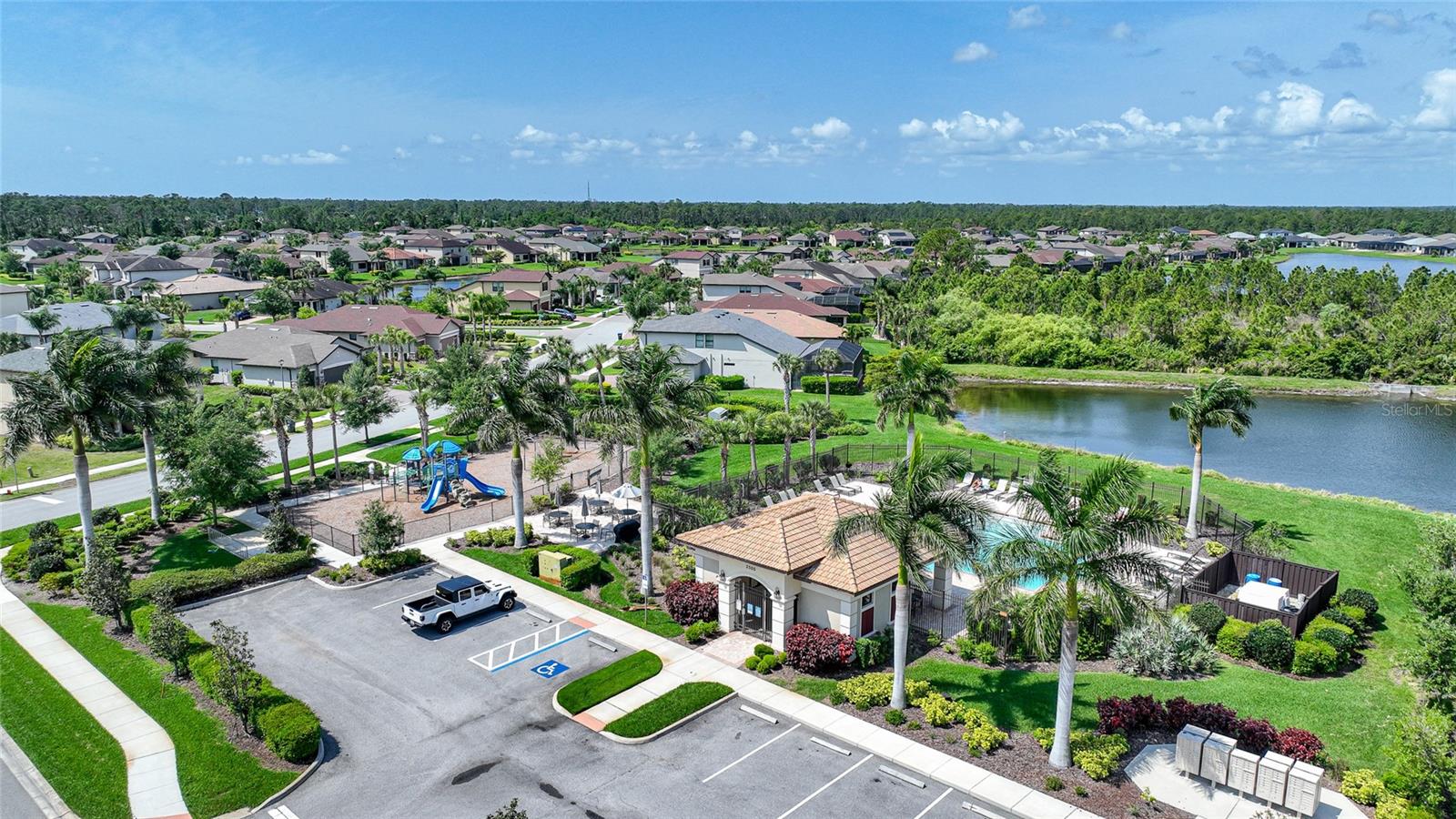 2117 LAURIFOLIA CT