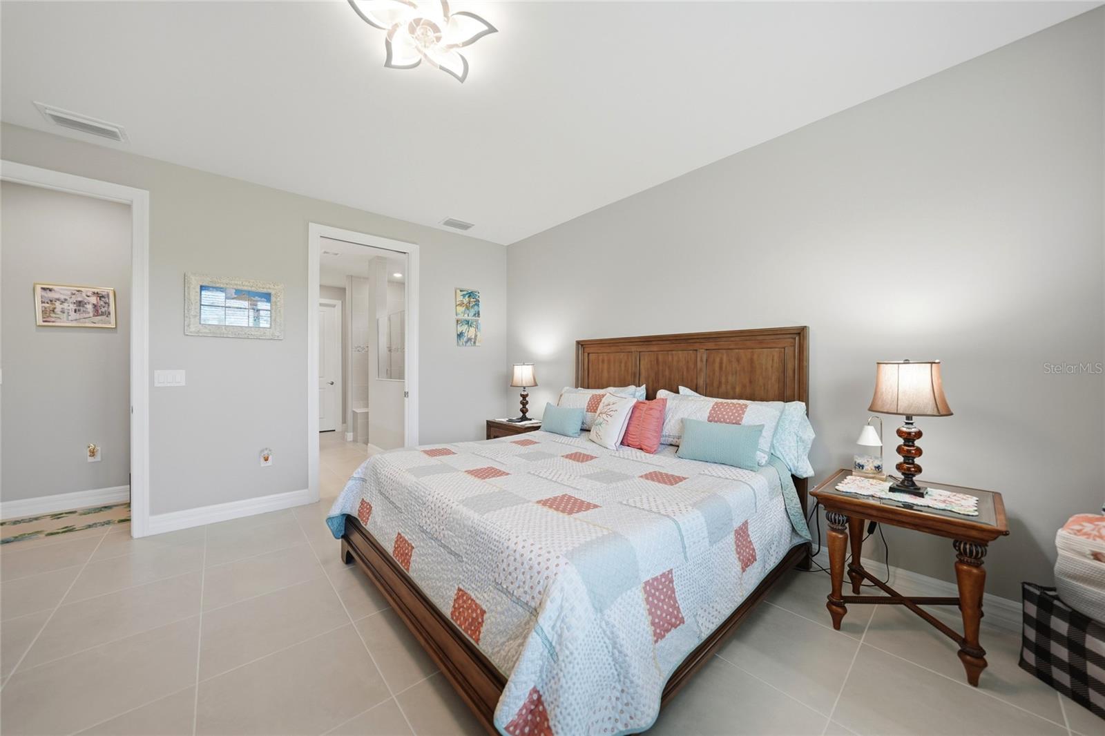 2117 LAURIFOLIA CT