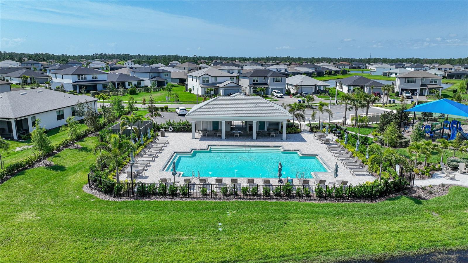 2117 LAURIFOLIA CT