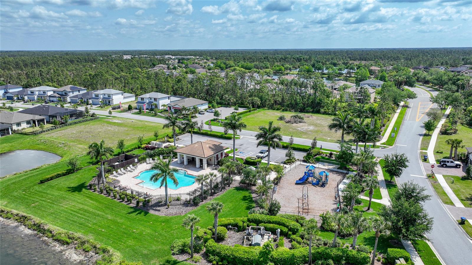 2117 LAURIFOLIA CT