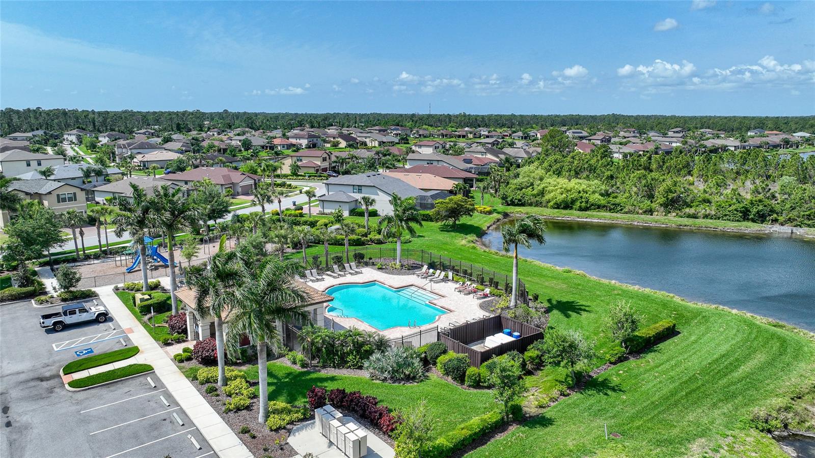 2117 LAURIFOLIA CT