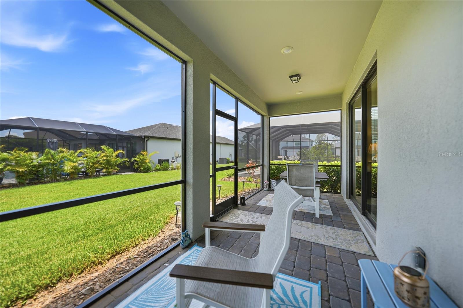 2117 LAURIFOLIA CT