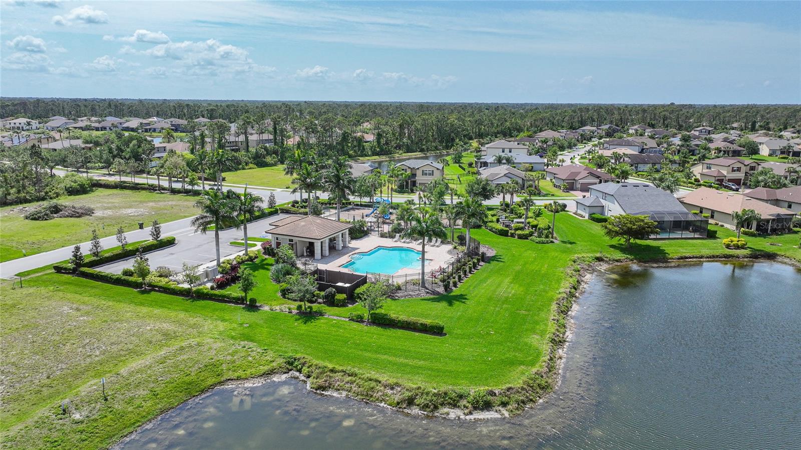 2117 LAURIFOLIA CT