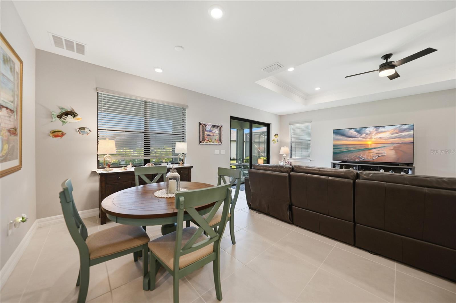 2117 LAURIFOLIA CT