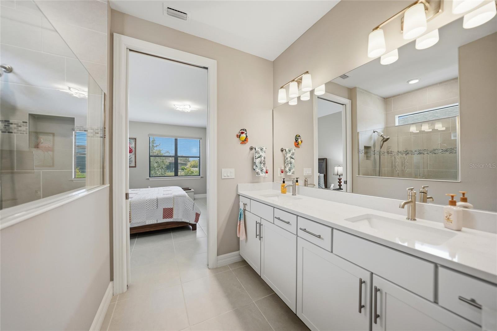 2117 LAURIFOLIA CT