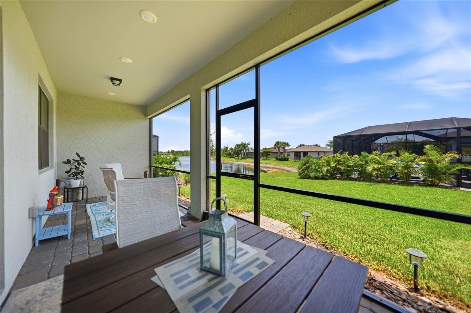 2117 LAURIFOLIA CT