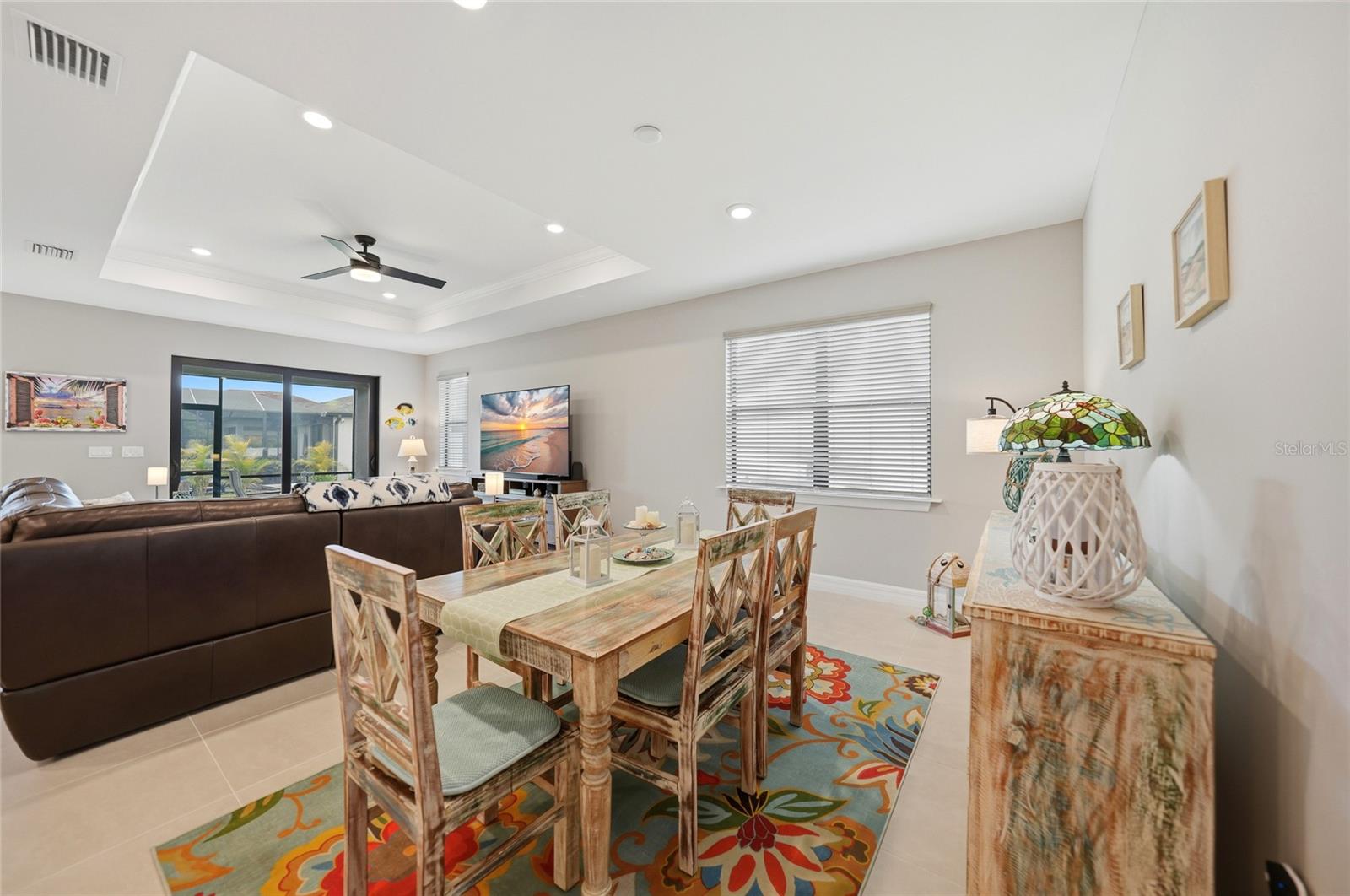 2117 LAURIFOLIA CT