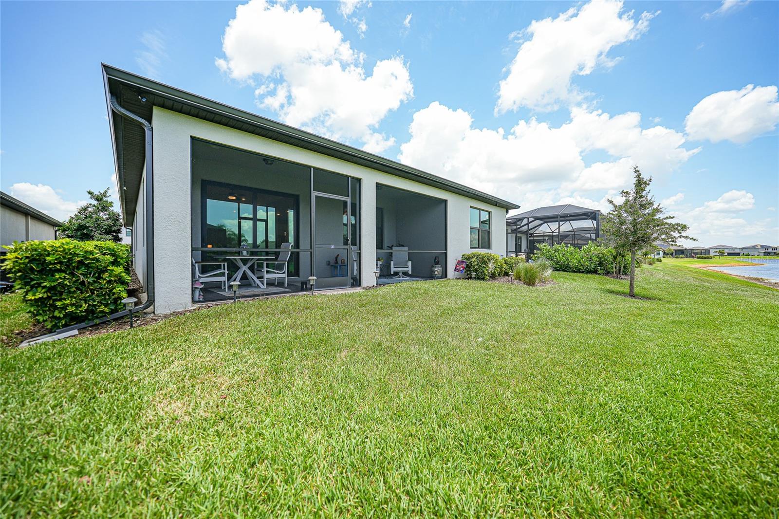 2117 LAURIFOLIA CT