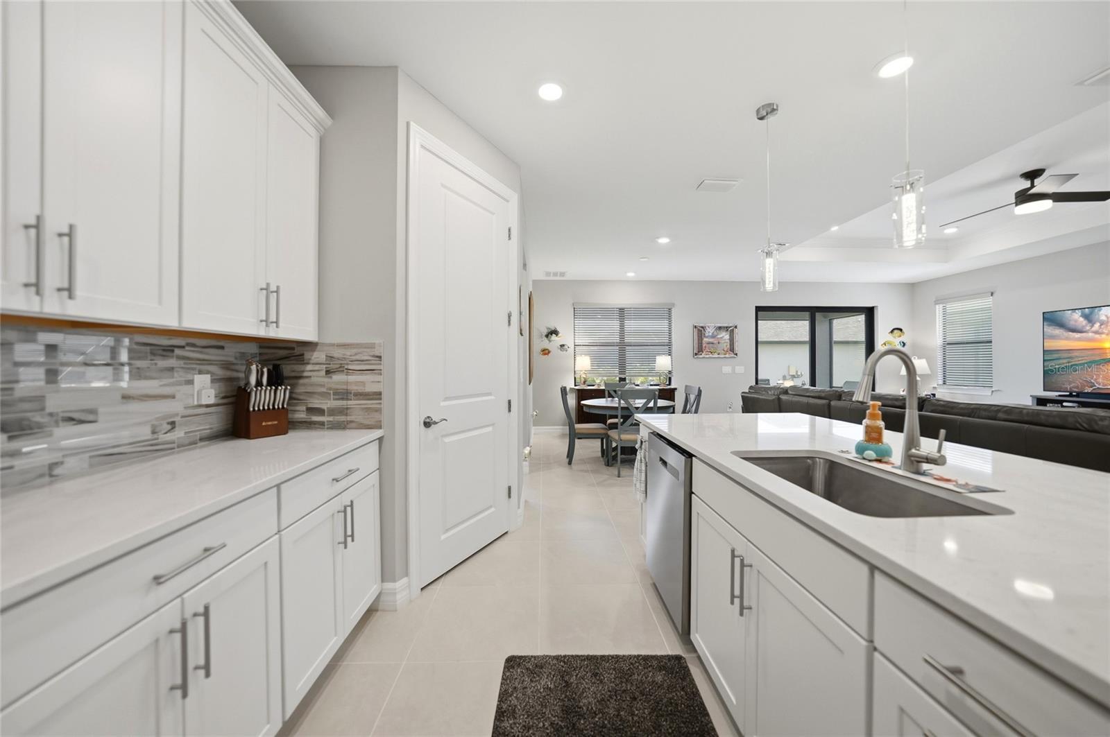 2117 LAURIFOLIA CT