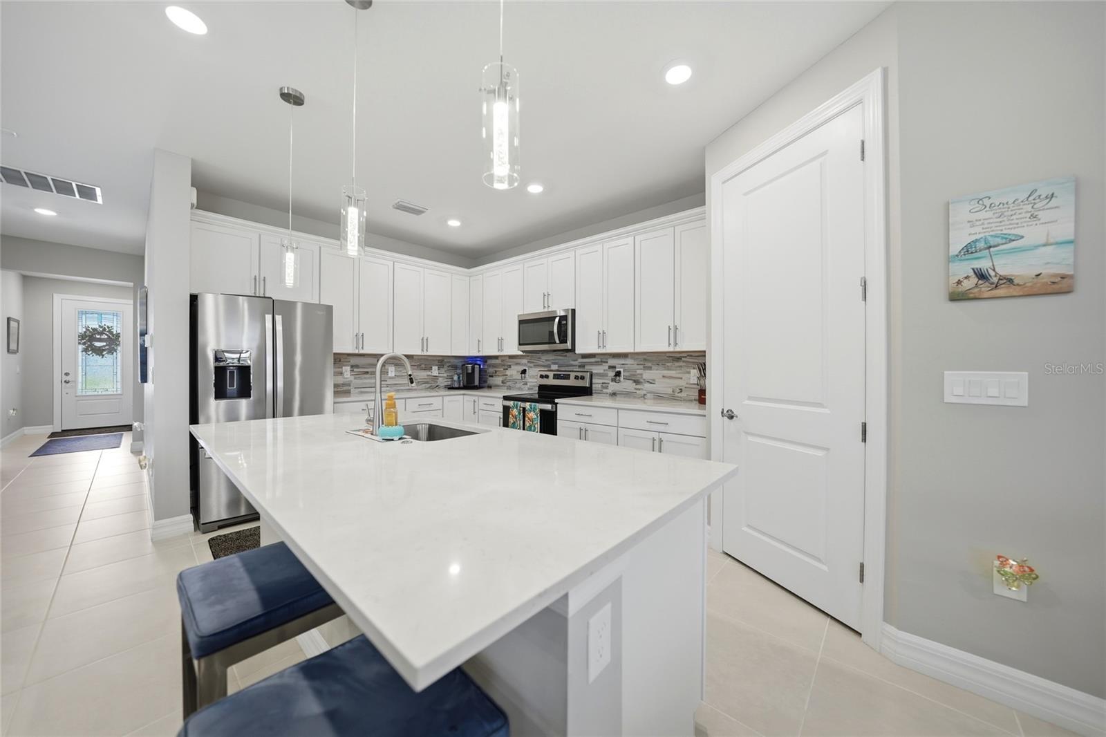 2117 LAURIFOLIA CT