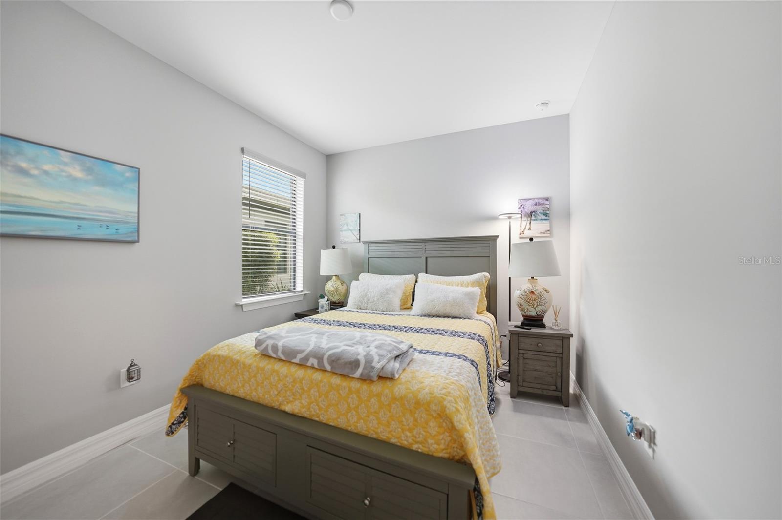 2117 LAURIFOLIA CT