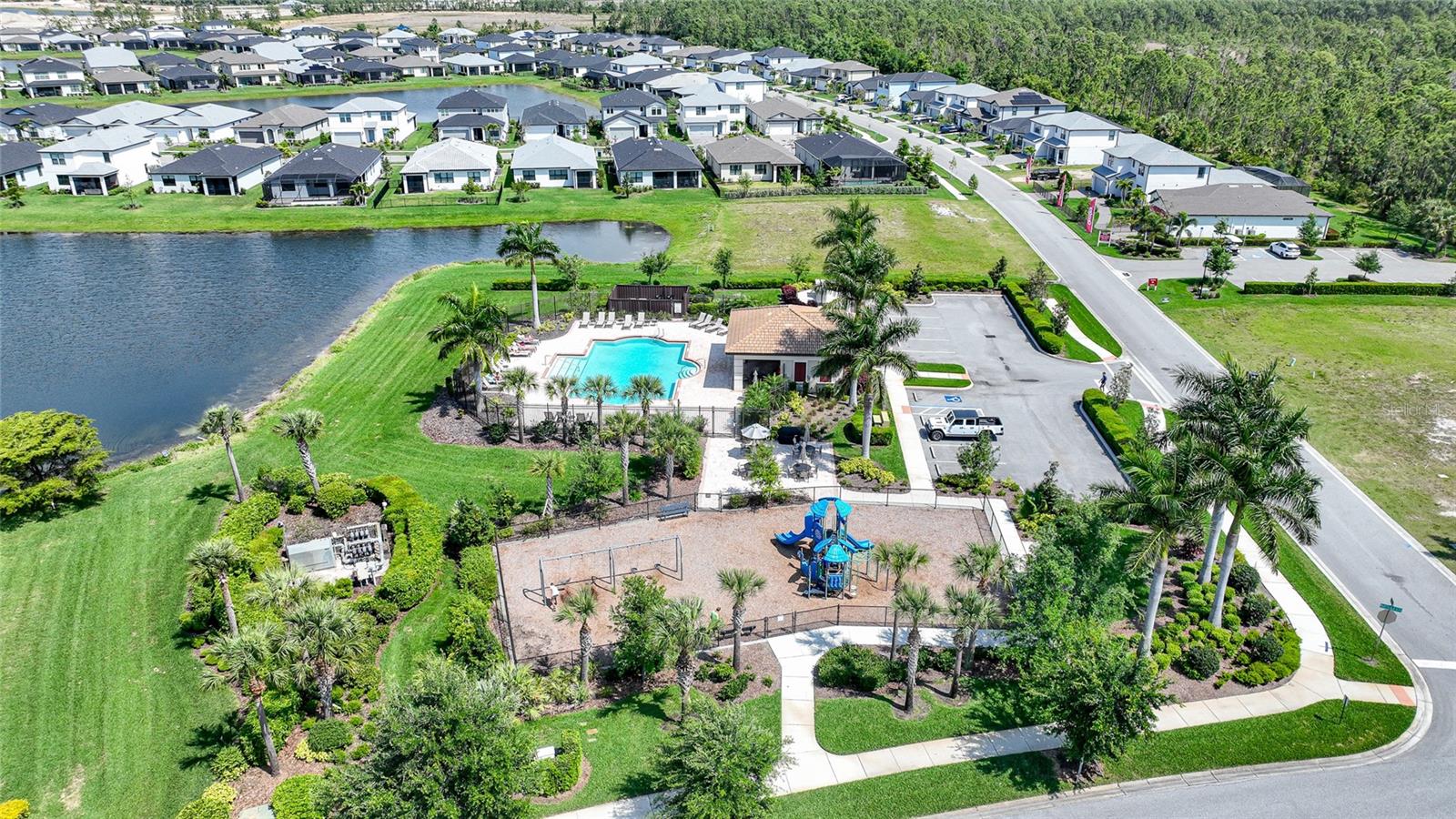 2117 LAURIFOLIA CT