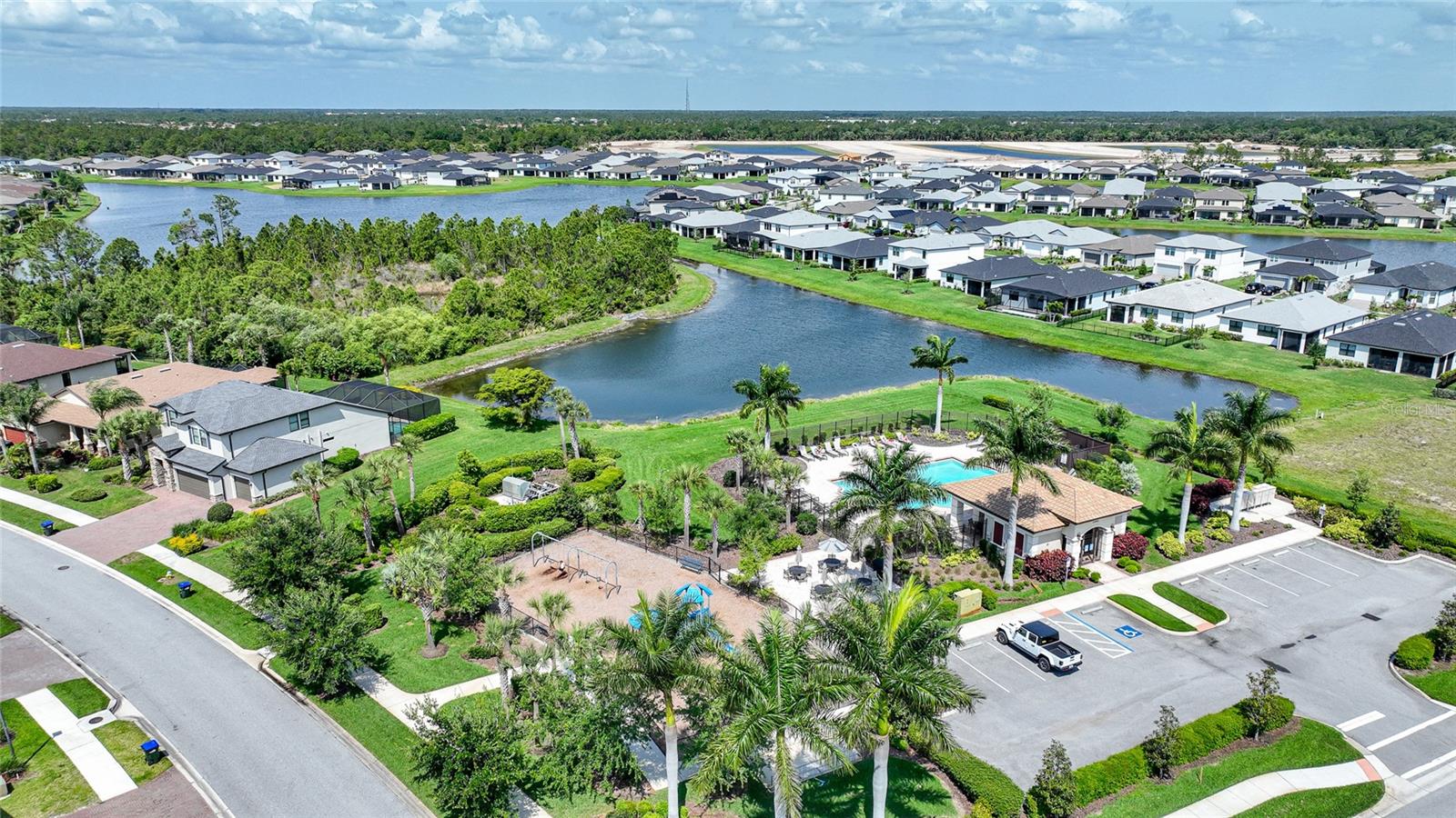 2117 LAURIFOLIA CT