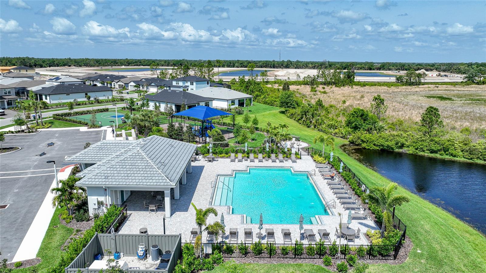 2117 LAURIFOLIA CT
