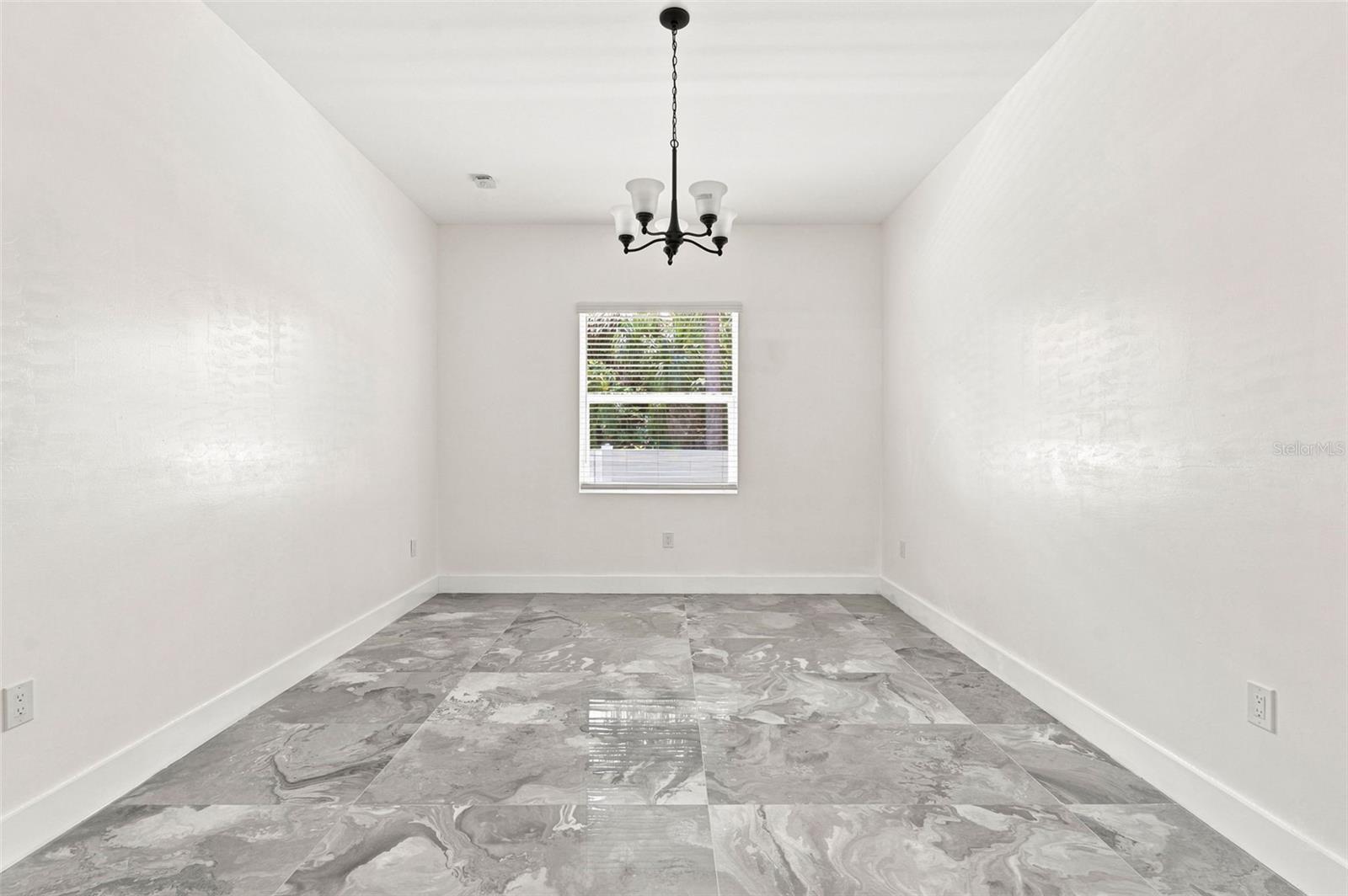 1853 DELLA DR