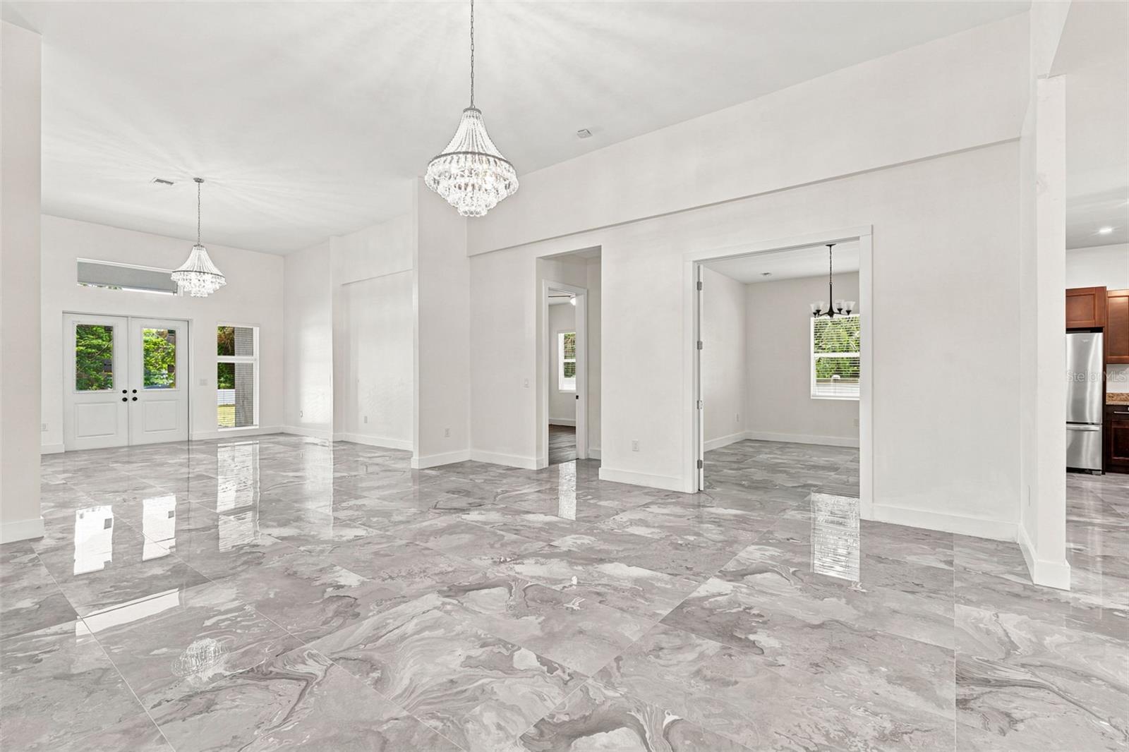1853 DELLA DR