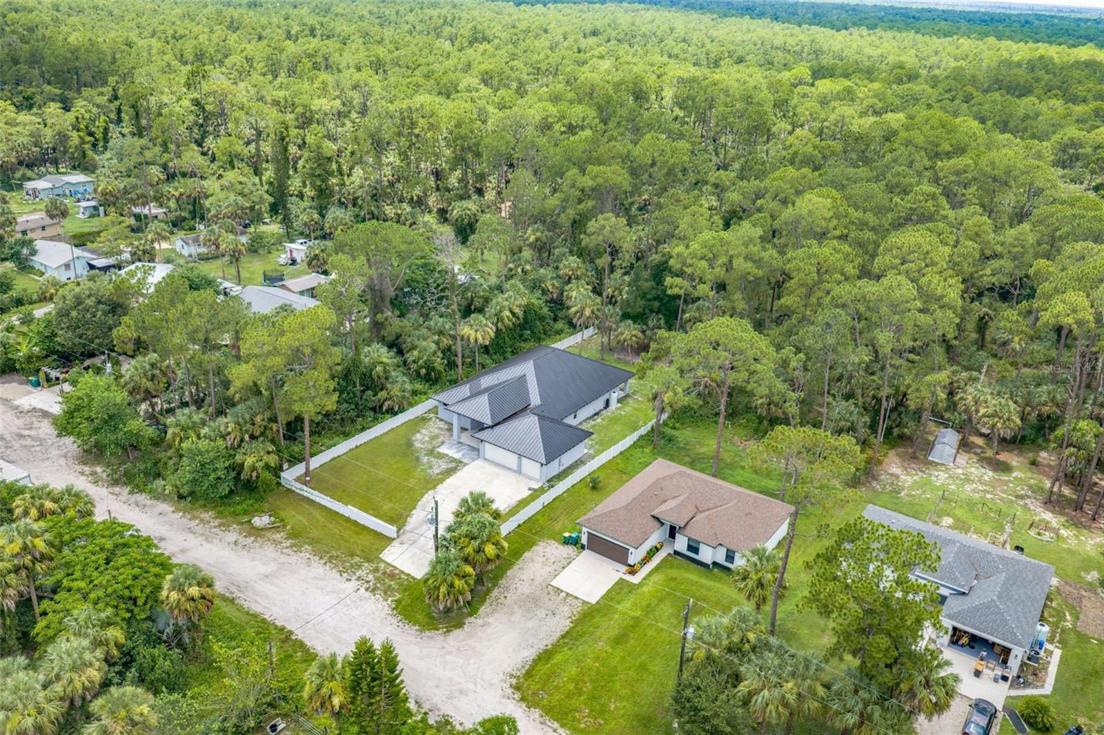 1853 DELLA DR