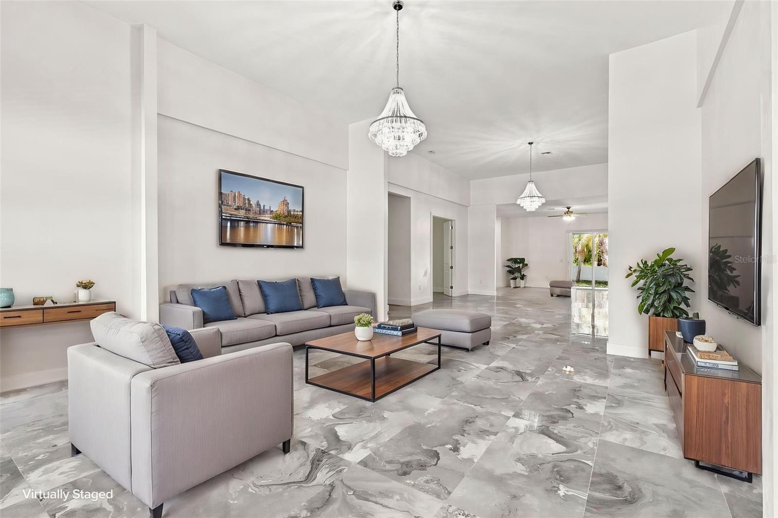 1853 DELLA DR