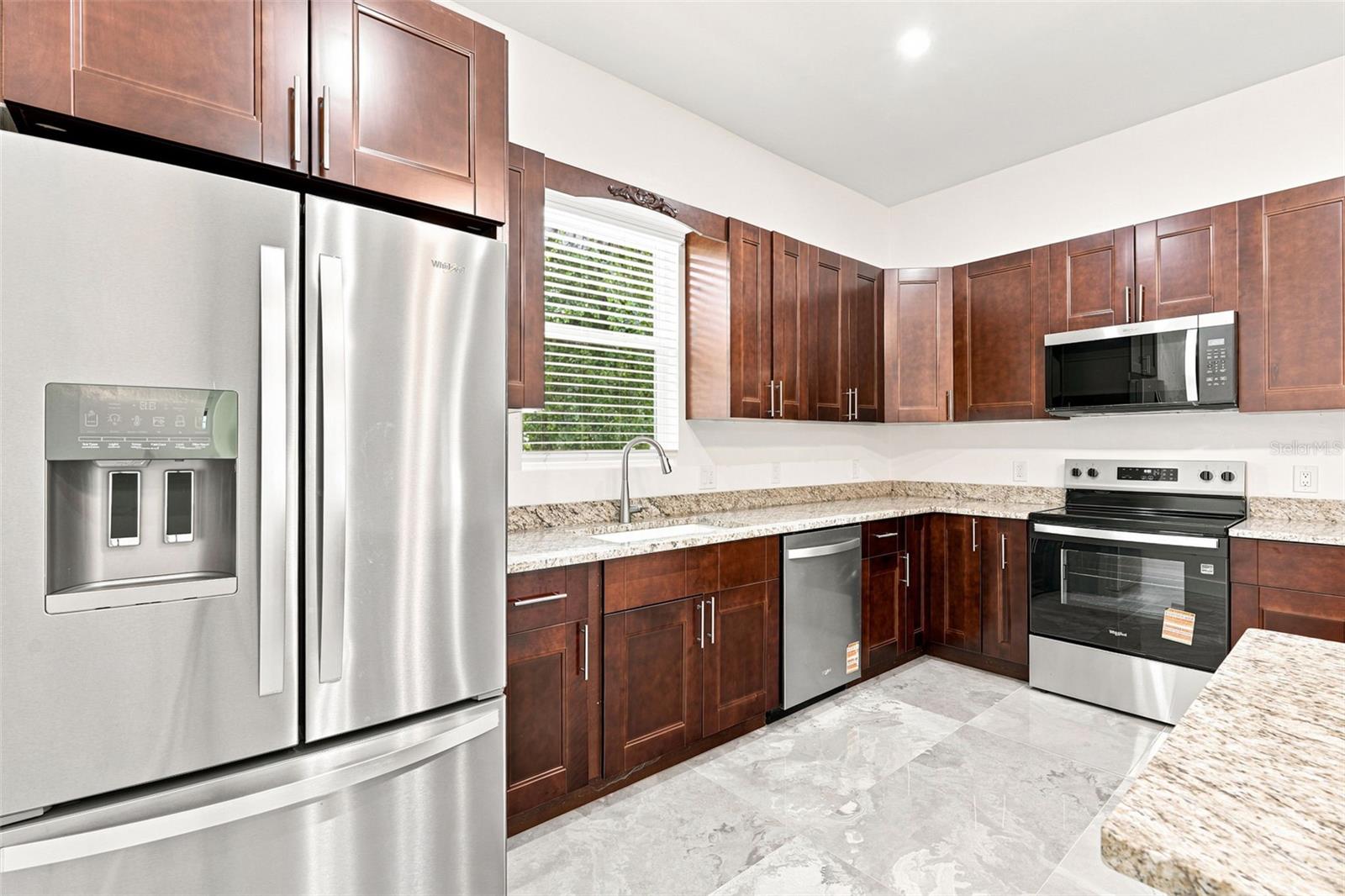 1853 DELLA DR