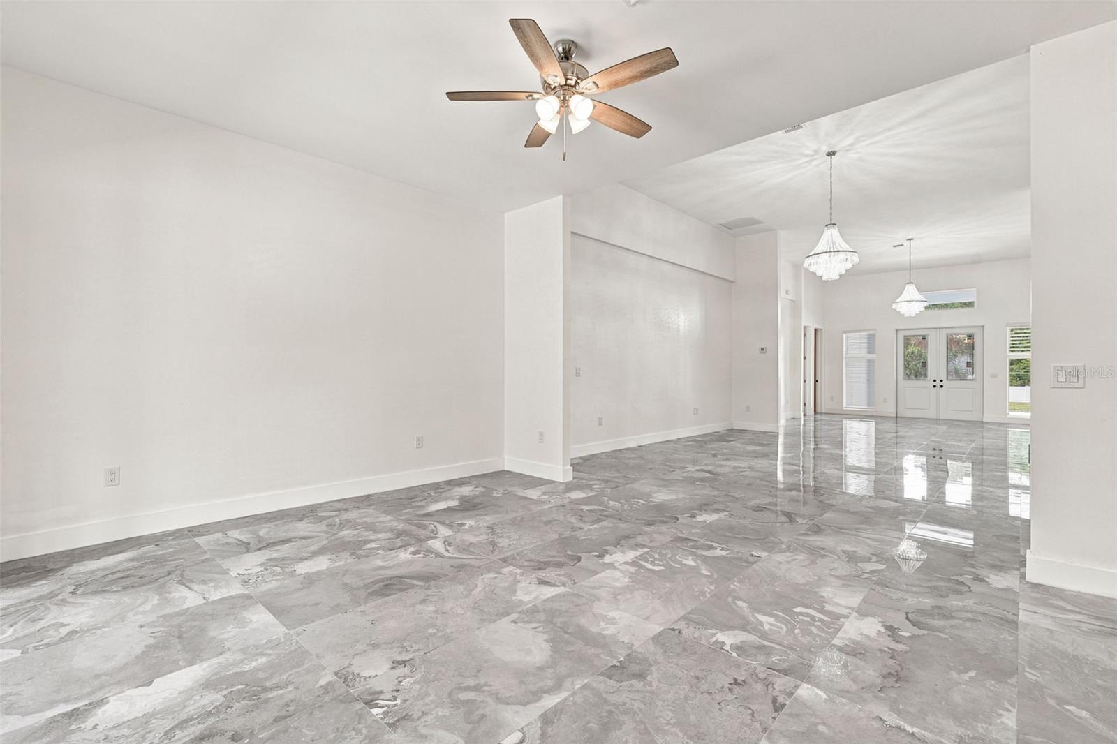 1853 DELLA DR