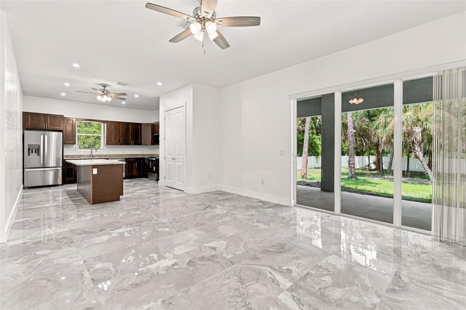 1853 DELLA DR