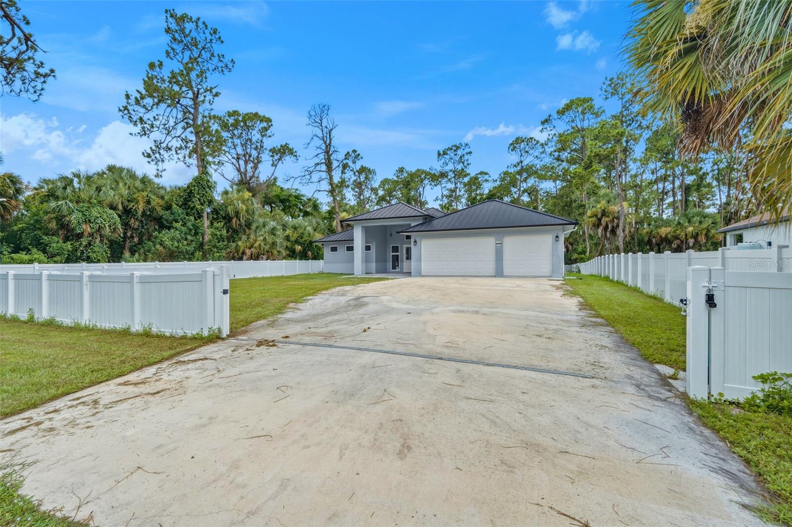 1853 DELLA DR