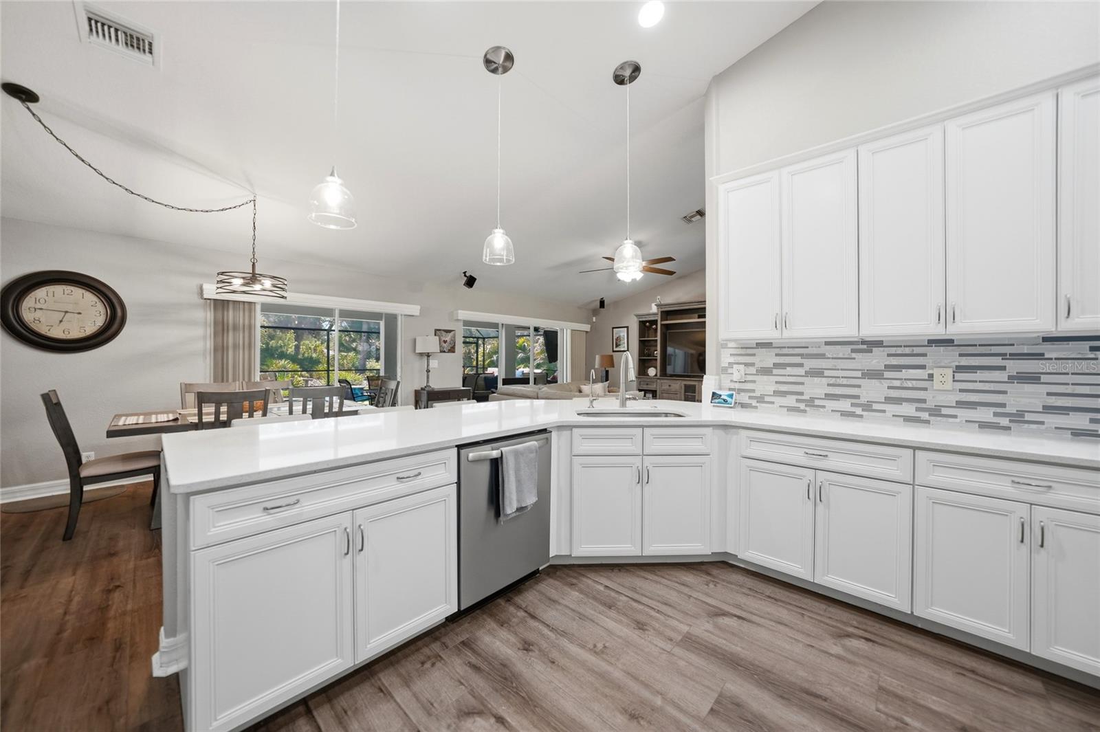 1282 CLEARVIEW DR