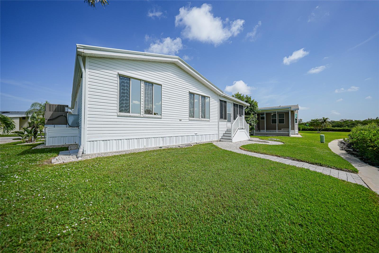 27 HAGUE RD