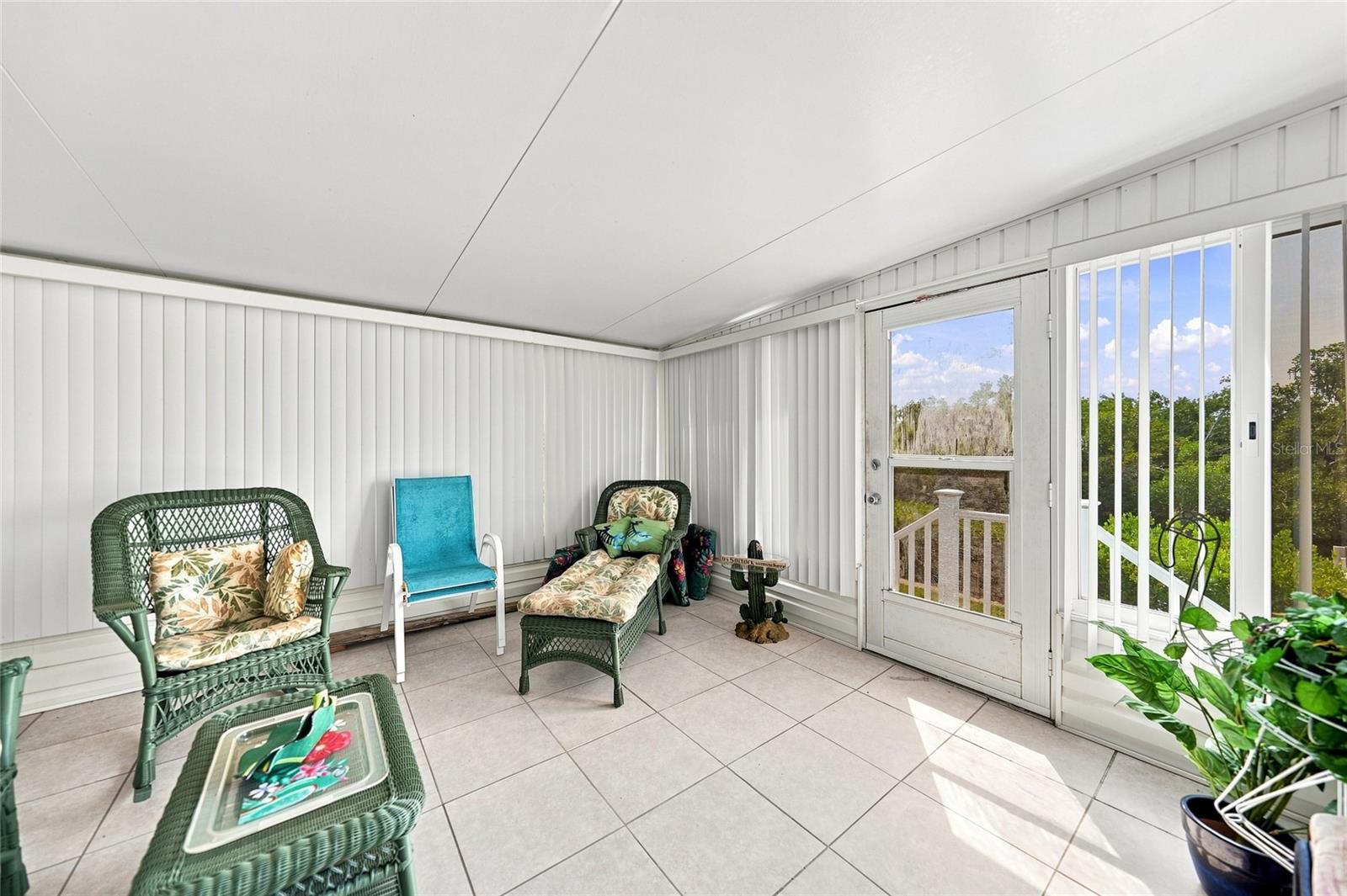 27 HAGUE RD