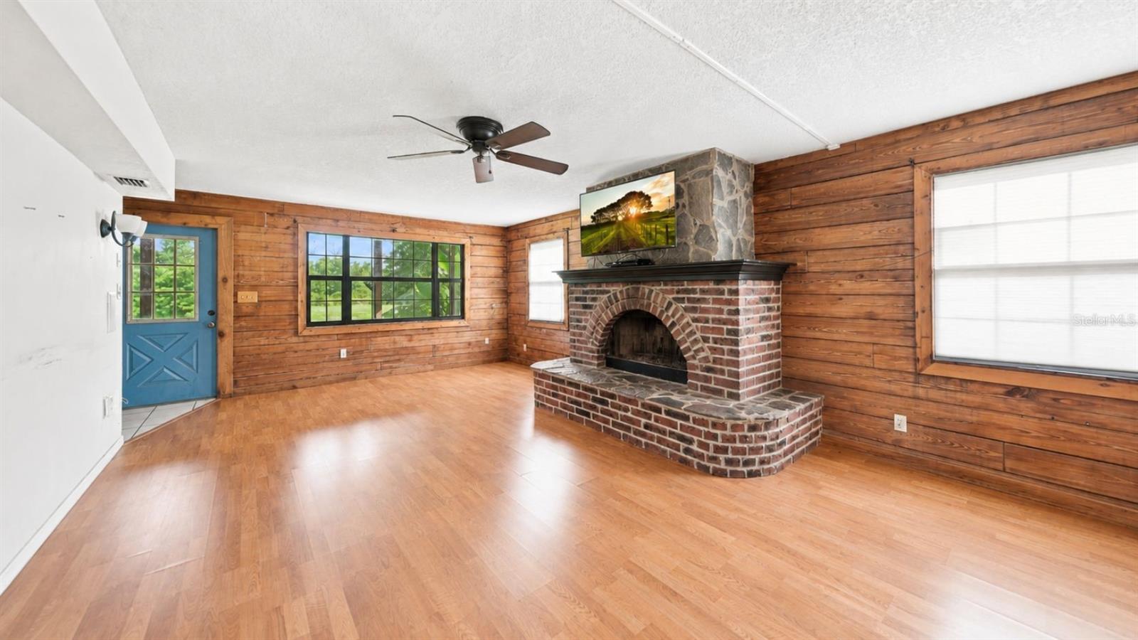 6609 PINEWOOD LN
