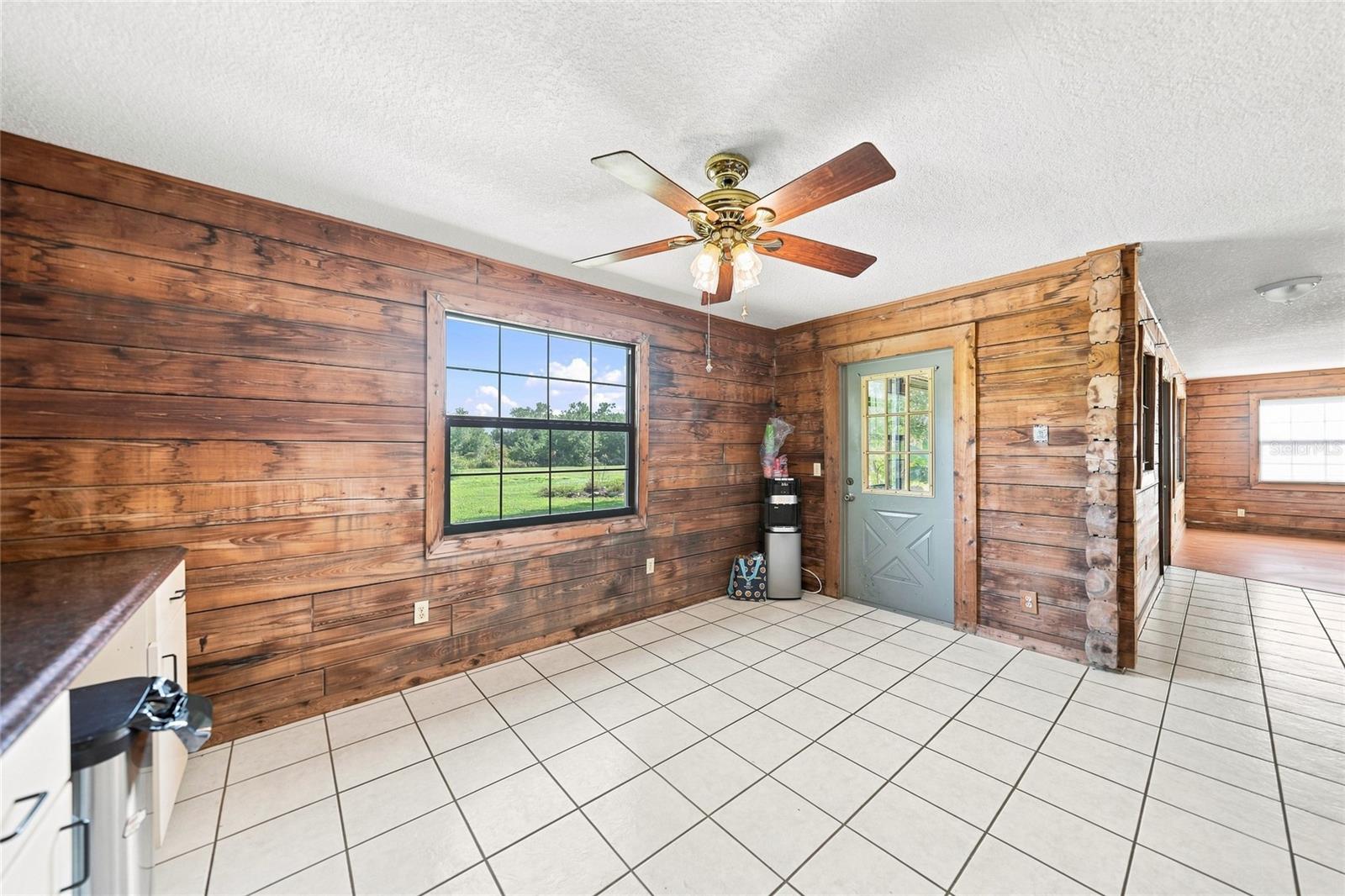 6609 PINEWOOD LN