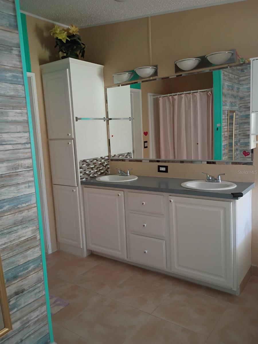 2042 S SUNWOOD PT