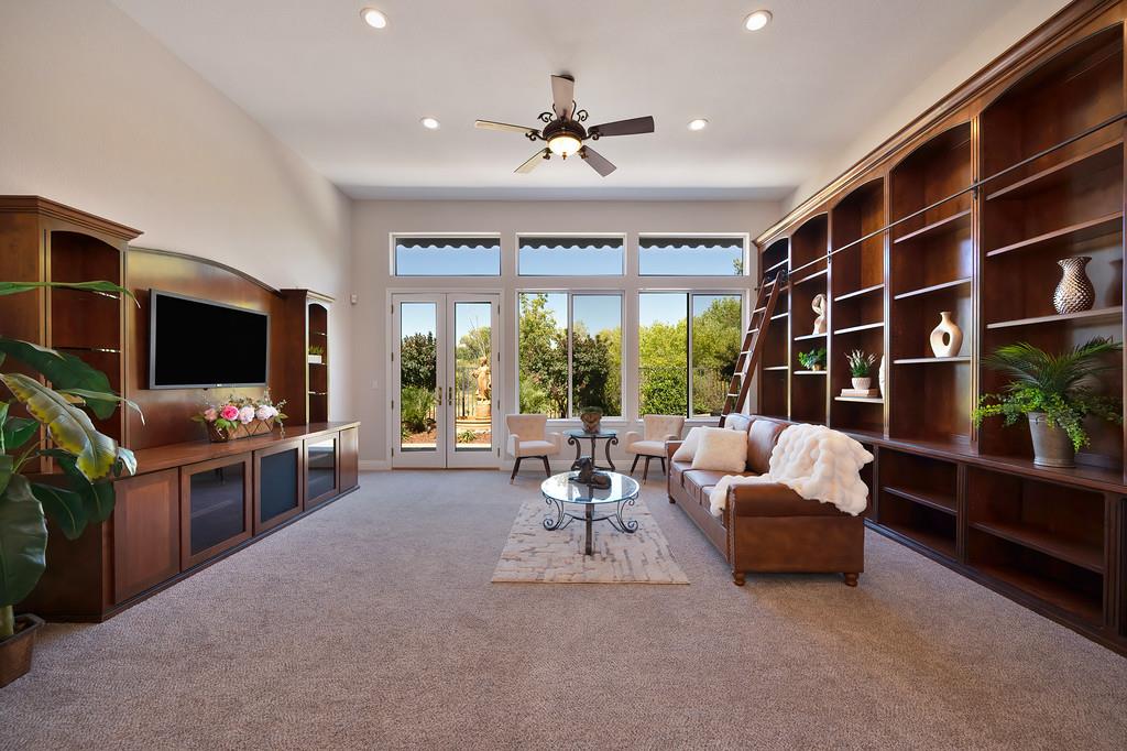 1729 Dornie Circle
