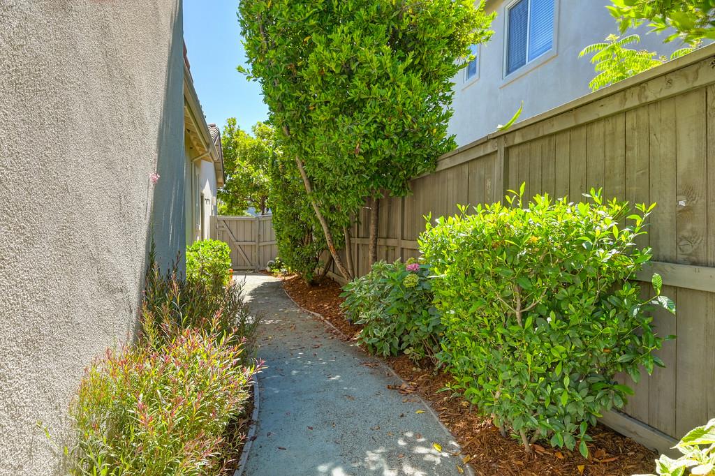 1729 Dornie Circle