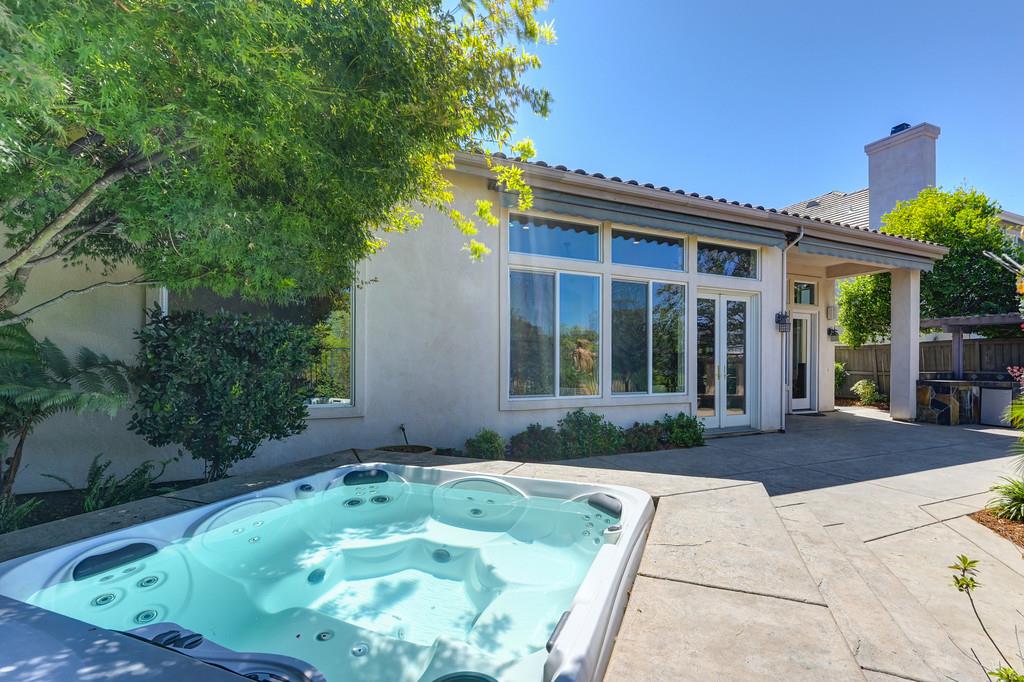 1729 Dornie Circle