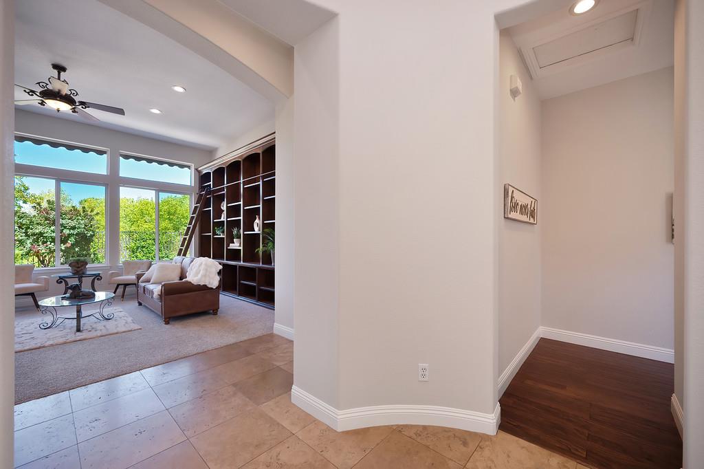 1729 Dornie Circle