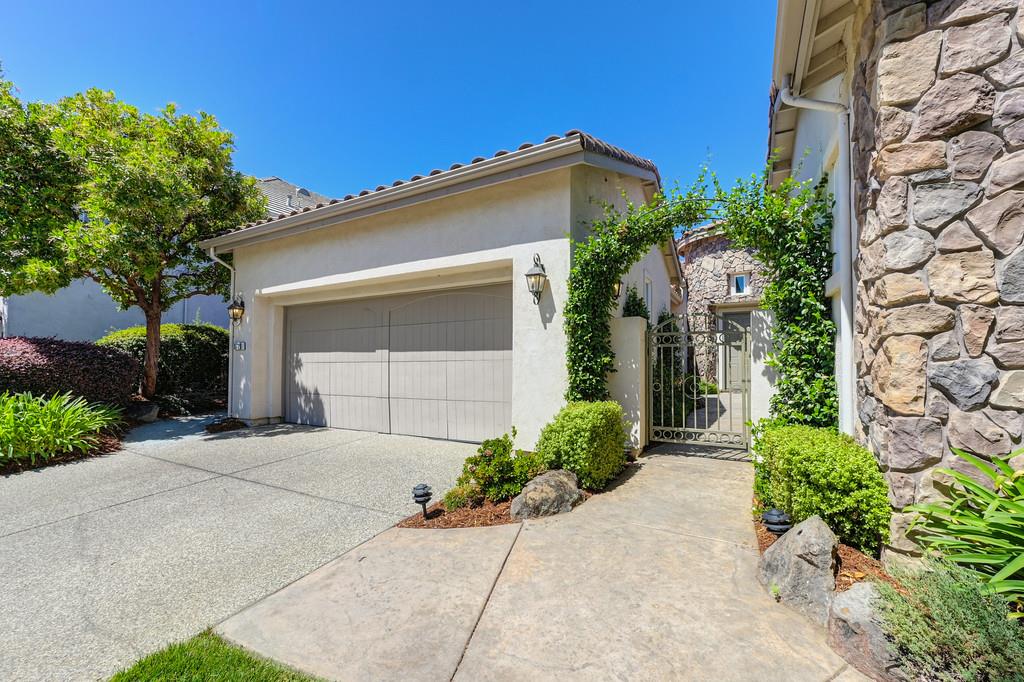 1729 Dornie Circle