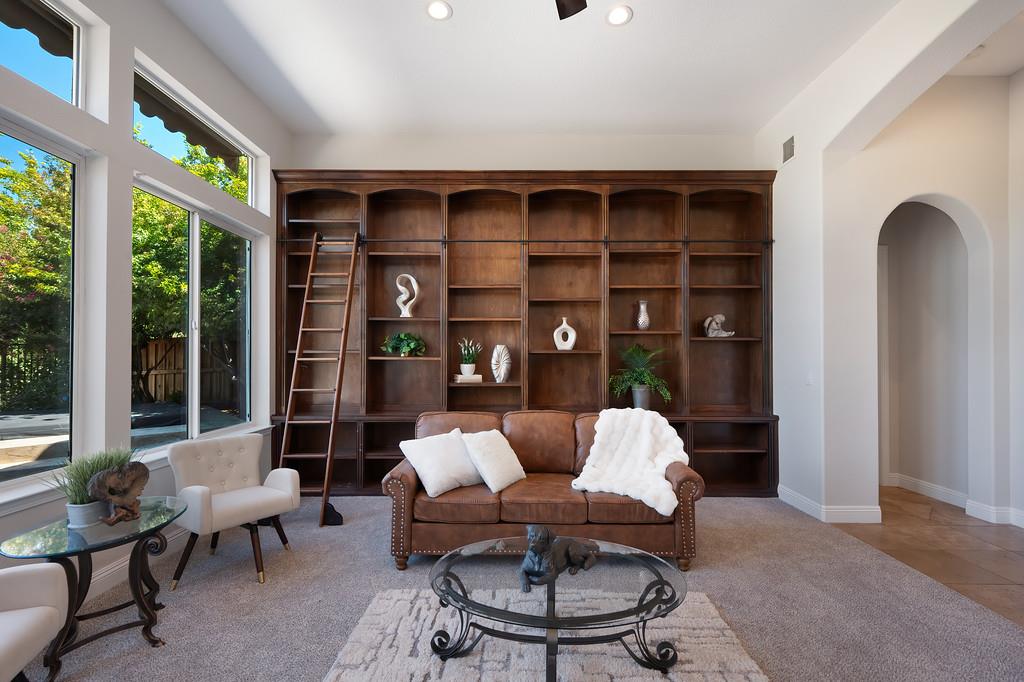 1729 Dornie Circle