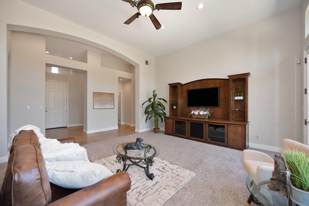 1729 Dornie Circle