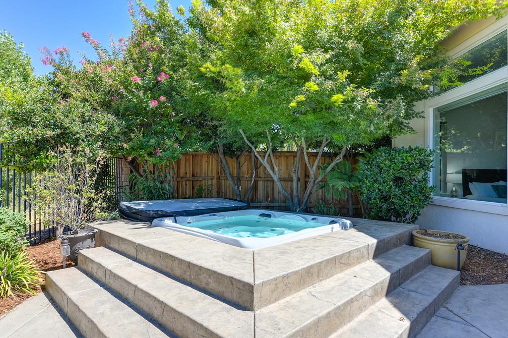 1729 Dornie Circle