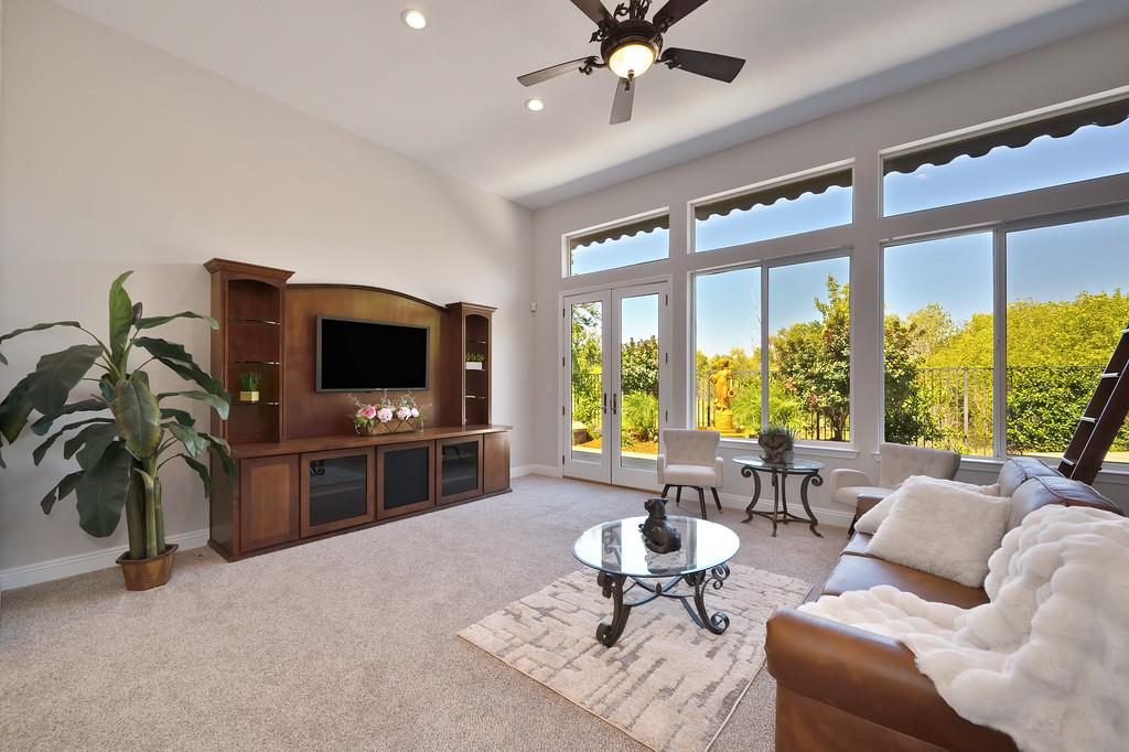 1729 Dornie Circle