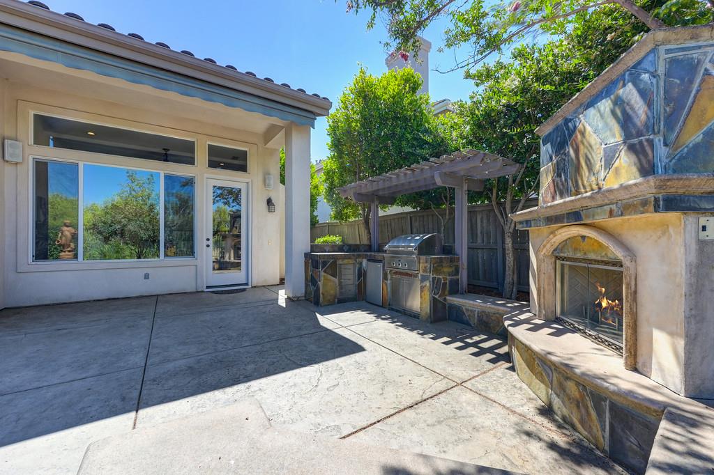 1729 Dornie Circle
