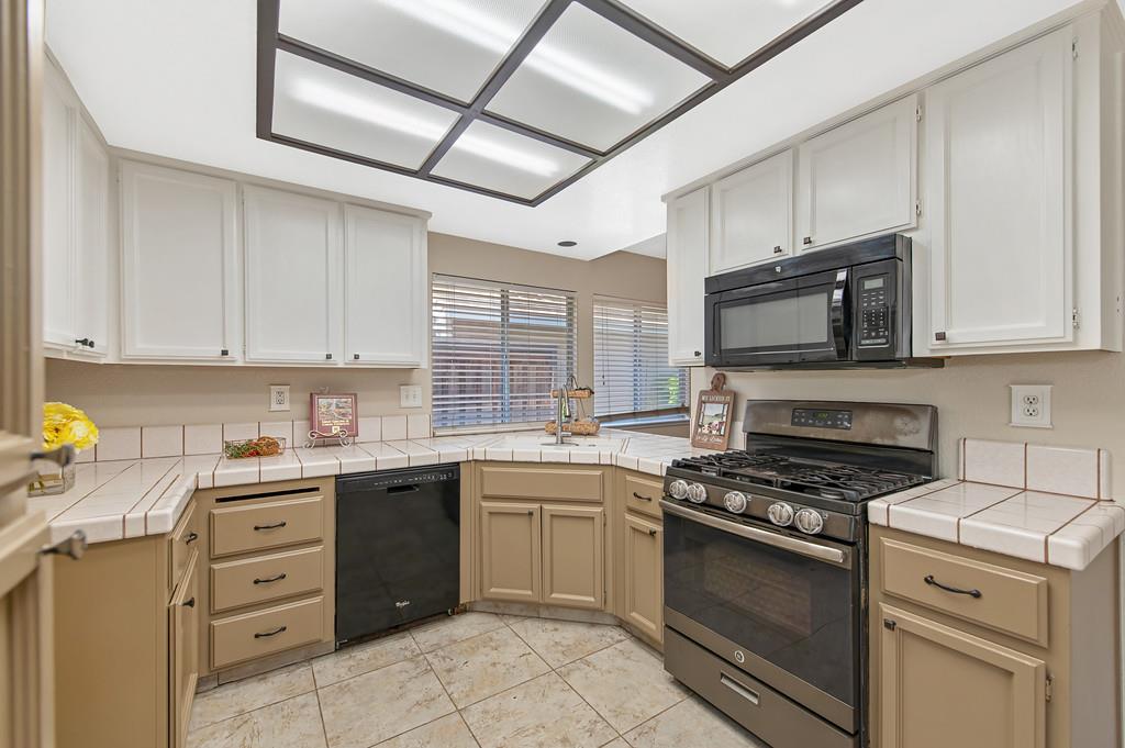 981 Vintage Oak Avenue