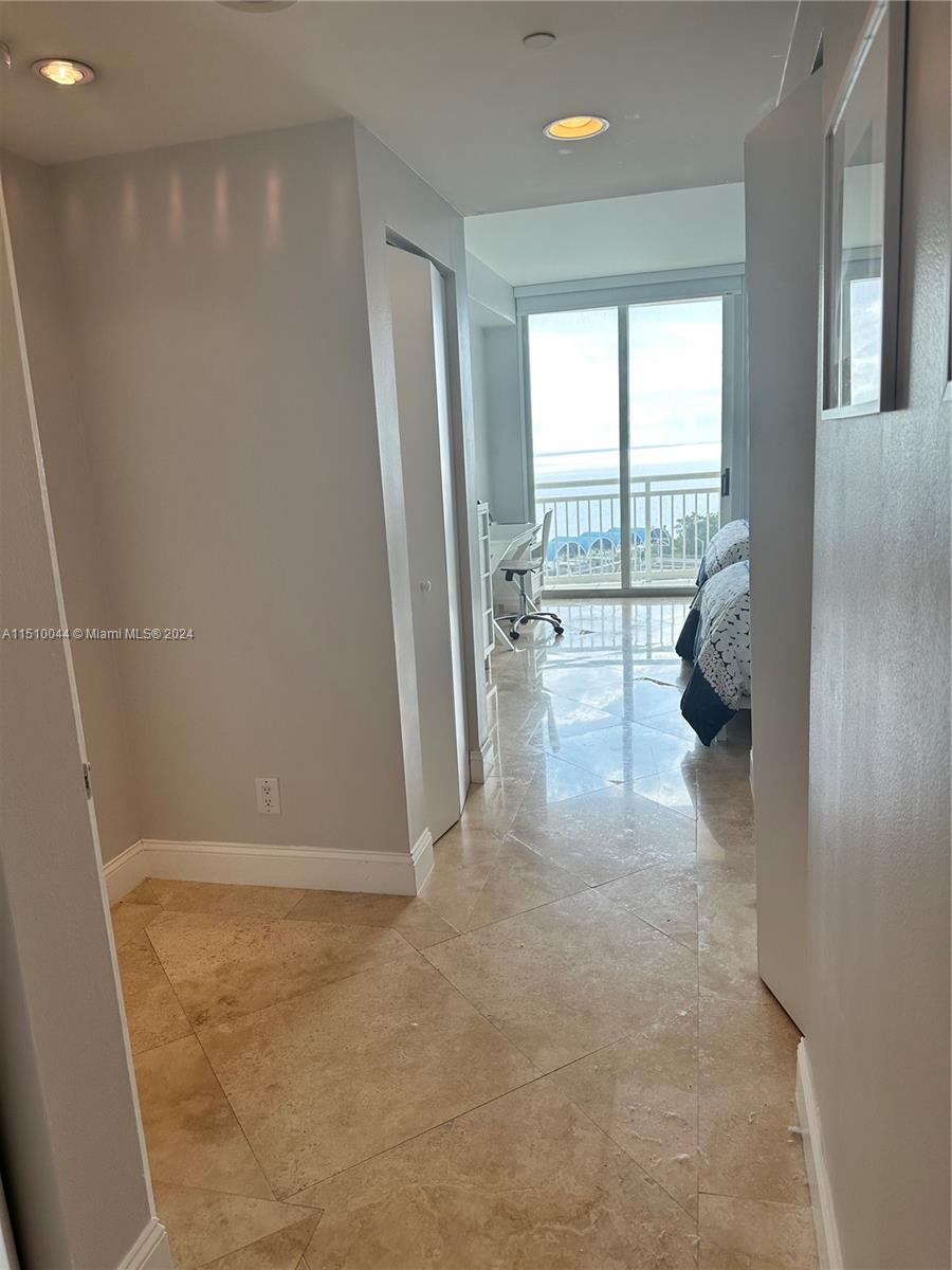 2475 Brickell Ave # 1008