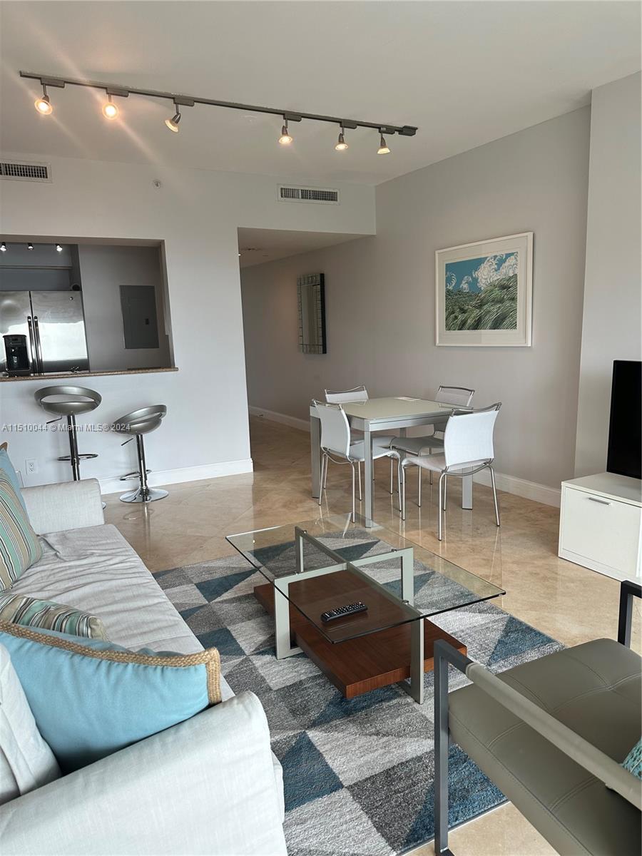 2475 Brickell Ave # 1008