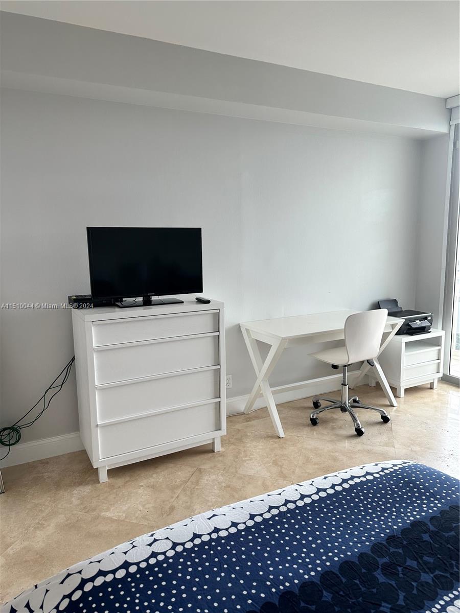 2475 Brickell Ave # 1008