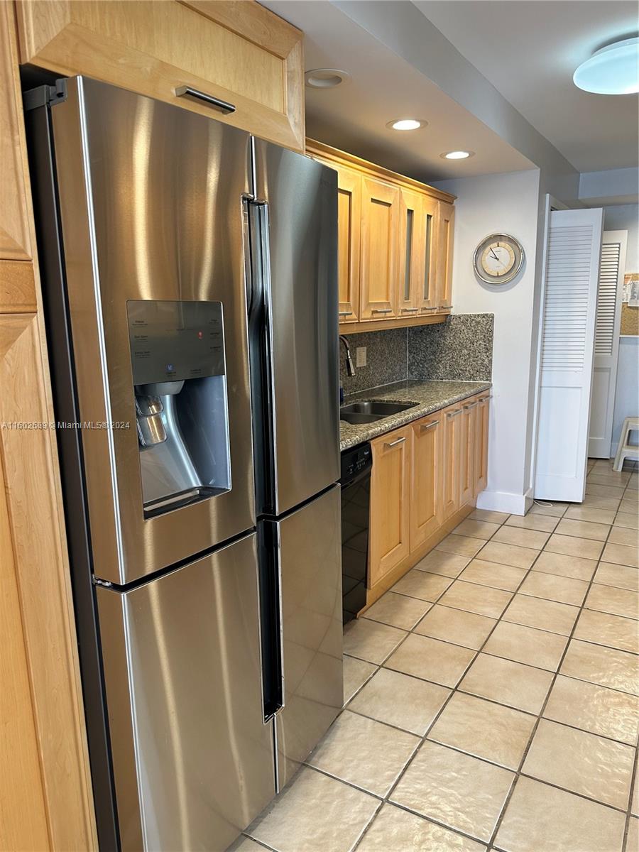 2 Grove Isle Dr # B1501