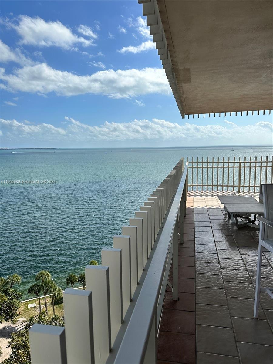 2 Grove Isle Dr # B1501
