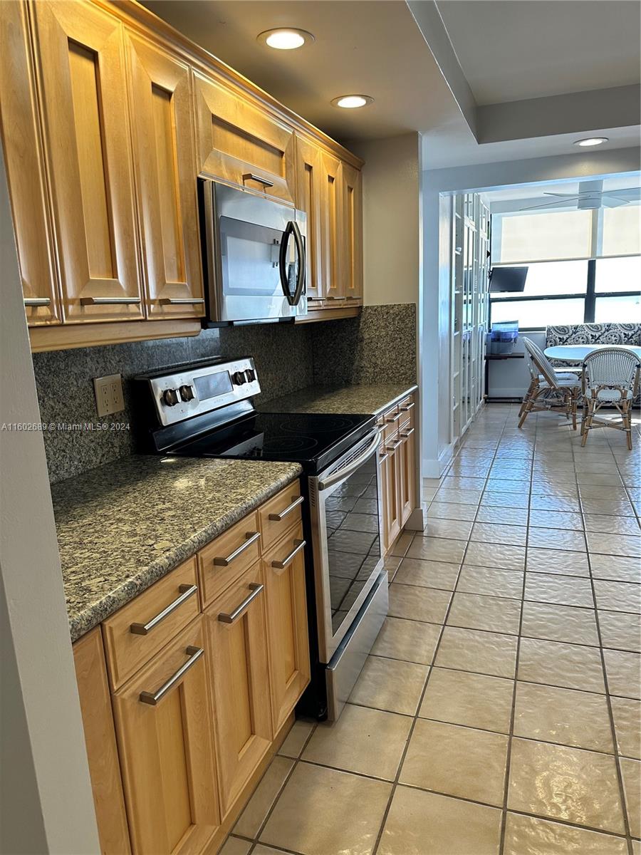 2 Grove Isle Dr # B1501