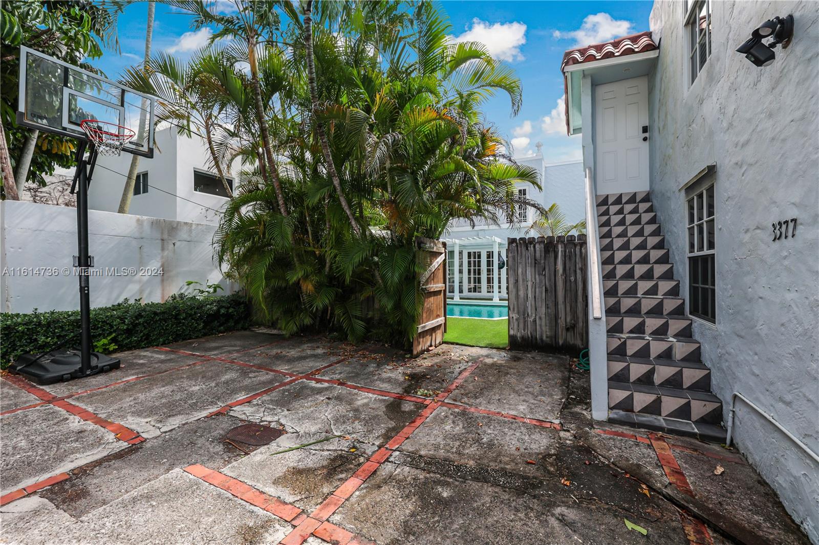 3370 Crystal Ct